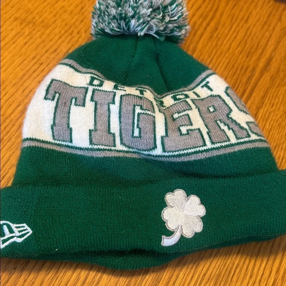 Detroit Tigers baseball New Era Green and White Shamrock Pom youth Beanie hat